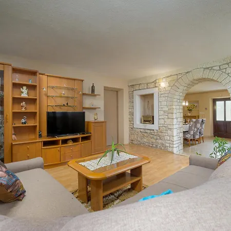 Ariella Apartment *
